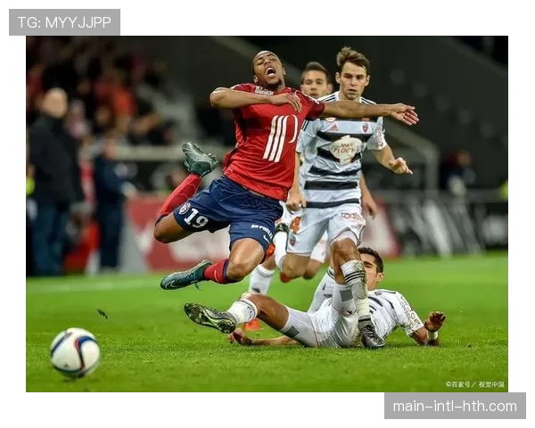 赛前最后一练，斯特拉斯堡重点演练了从后场开始传导破解对手高位压迫的多种路线