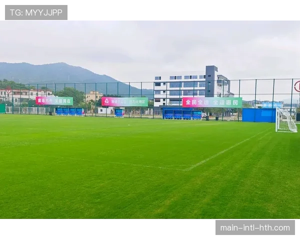 支持有条件的中小学校至少建设1块可用于教学的足球场地